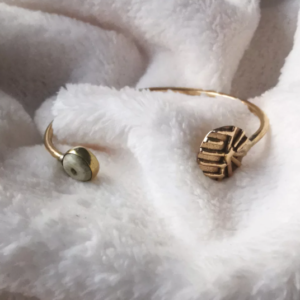 Bracelet symbole en bronze ouvert – artisanat Côte d’Ivoire (ajustable)